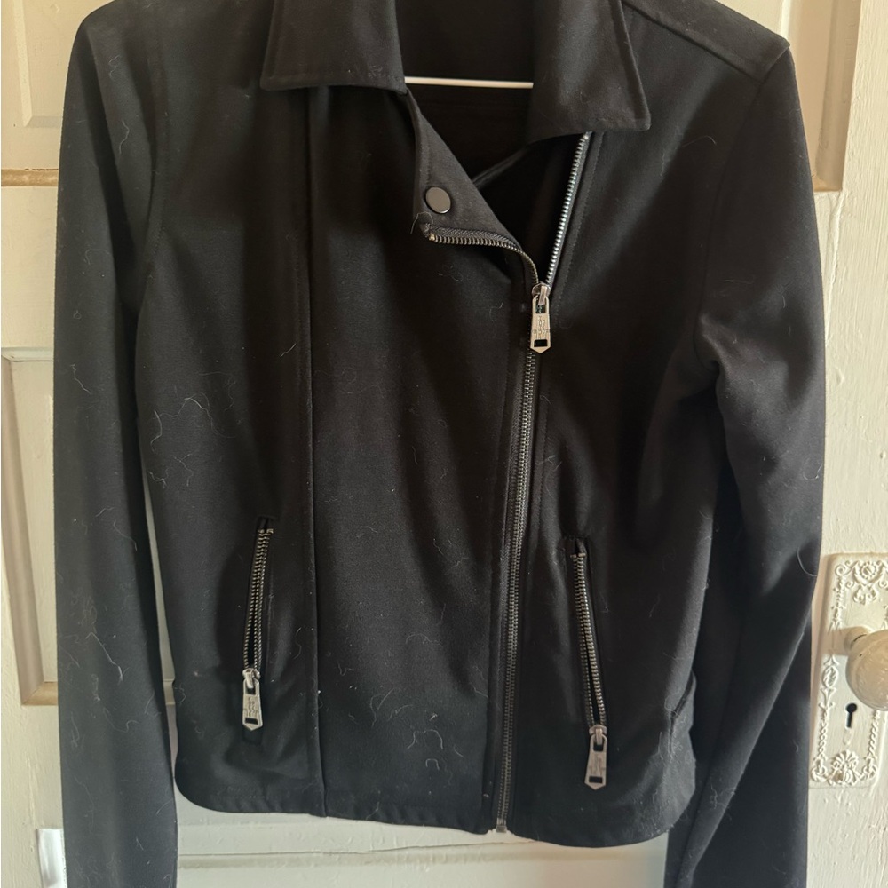 Solo Black Utility Jacket Lightweight Sporty Design